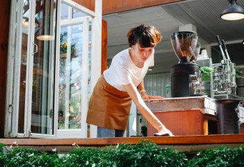 Зарплаты женщин на 34% меньше, чем мужчин в Казахстане - аналитики