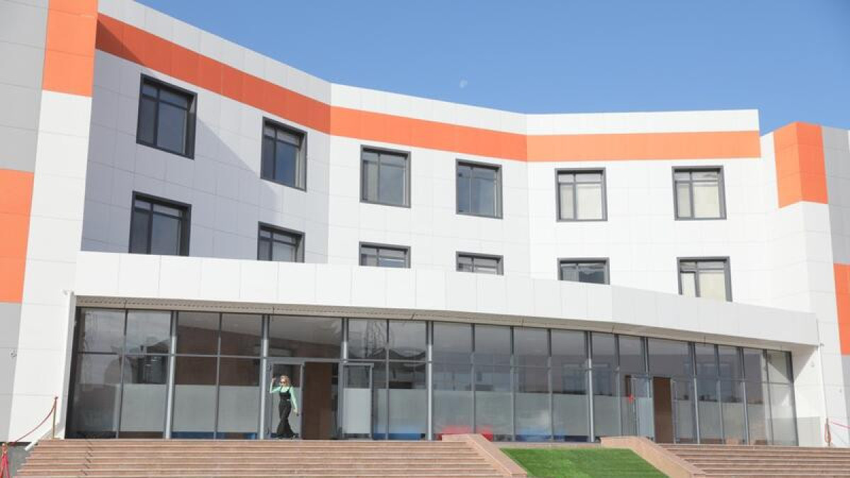 Новую школу-гимназию SMART BILIM посетил аким Актюбинской области
