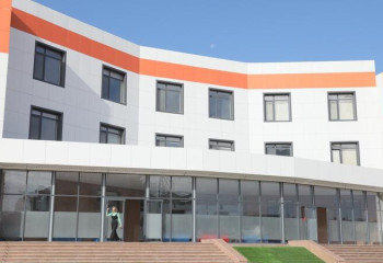 Новую школу-гимназию SMART BILIM посетил аким Актюбинской области