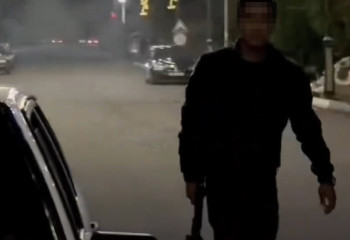 Мужчина с огнестрельным оружием был замечен на улицах Туркестанской области