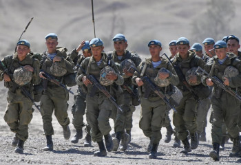 Президент подчеркнул необходимость обеспечения армии высокотехнологичным вооружением и военной техникой