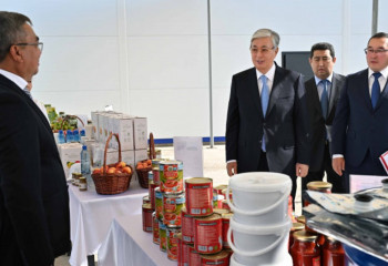 Қасым-Жомарт Тоқаев Алматы облысы кәсіпорындарының өнімдерімен танысты
