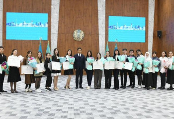 Сертификаты на оплату обучения в вузах получили 19 выпускников столицы