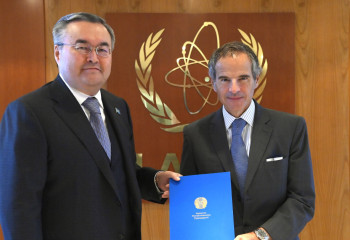 Permanent Representative of Kazakhstan presents credentials to IAEA Director General
