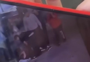 Семейде бір топ әйел үш қызды жабылып ұрып-соққан