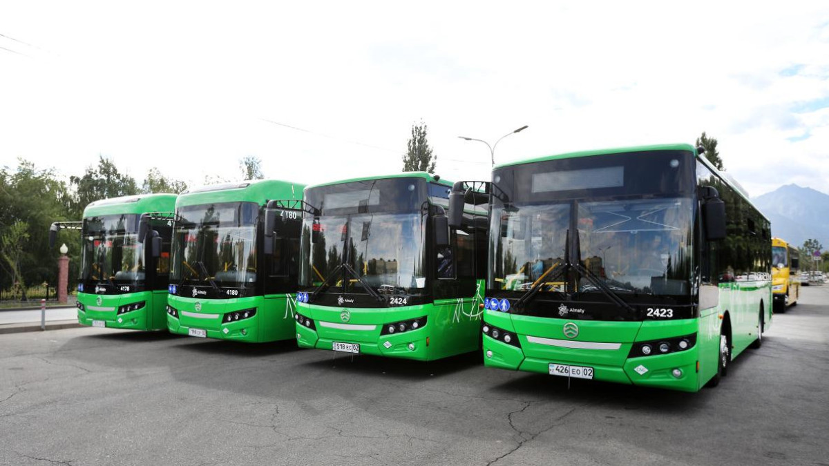 Алматының Жетісу ауданында 100-ден астам жаңа автобус пайдалануға берілді