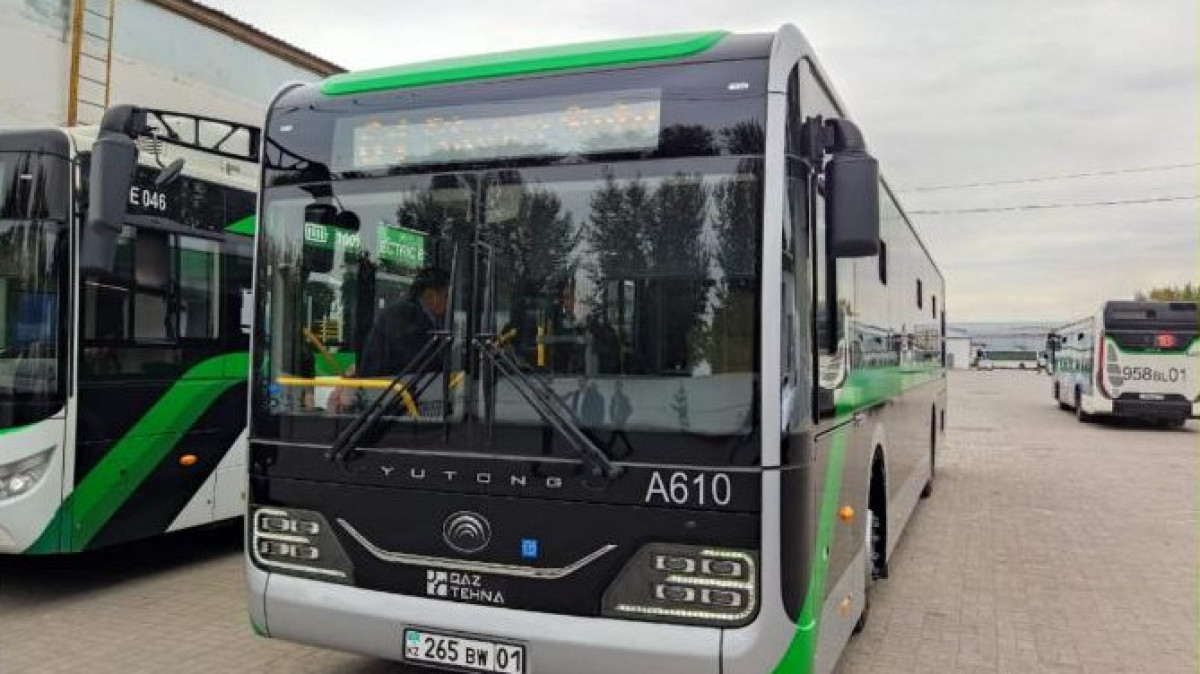 Чтобы не было пробок: в Астане запустили пассажирские спецавтобусы для матча Казахстан-Финляндия