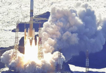 Japan launches 'moon sniper' lunar mission