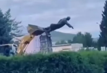 Ленин ескерткішін жөндеуге ақша бөлген әкім қызметінен кетті