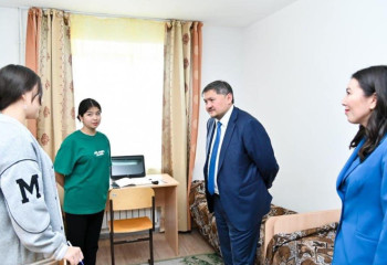 Саясат Нұрбек Ақтөбедегі студенттер жатақханаларын тексерді