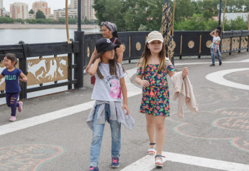 День семьи: какая социальная поддержка оказывается семьям с детьми