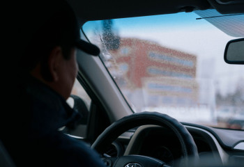 В Алматы проводится поэтапное подключение платных парковок