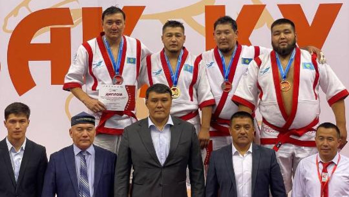 Спортсмены Вооруженных сил показали класс на турнире по қазақ күресі