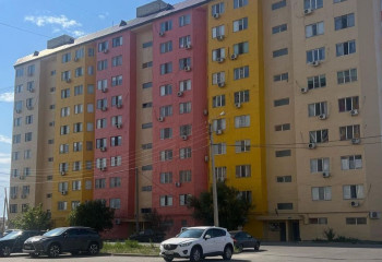 В Атырау обновляют фасады домов