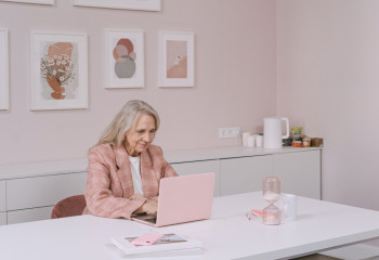 Kazakhstanis in age over 50 offered free online training in IT specialties