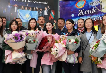 Шахматтан әлем чемпионатының күміс жүлдегерлері елге оралды