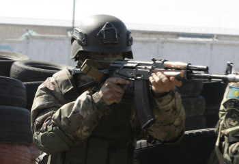 Казахстанцев рекрутируют на войну между РФ и Украиной  - комментарий силовиков