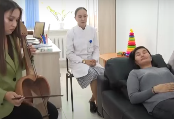 Қосшыда дәрігерлер науқастарды қобызбен емдей бастады