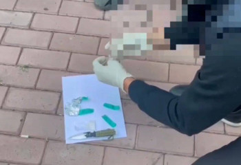 Школьника задержали полицейские, когда он делал закладку «синтетики» в Уральске