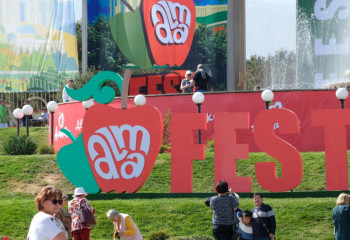 150 тонн яблок привезут на фестиваль Apple Fest в Алматы