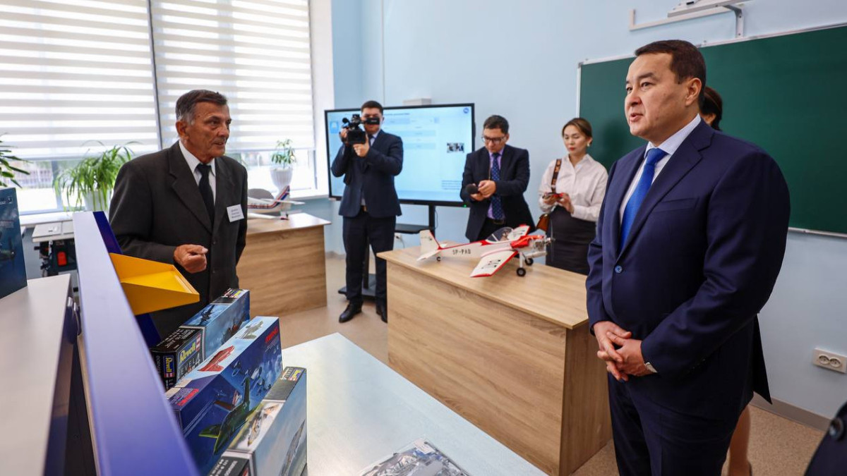 Новый Дворец школьников в Актау посетил премьер-министр