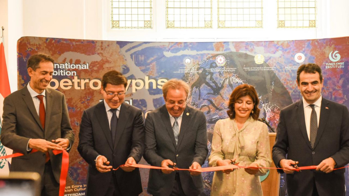 Международная выставка «Петроглифы. Тамга и древнетюркская письменность» открылась в Амстердаме
