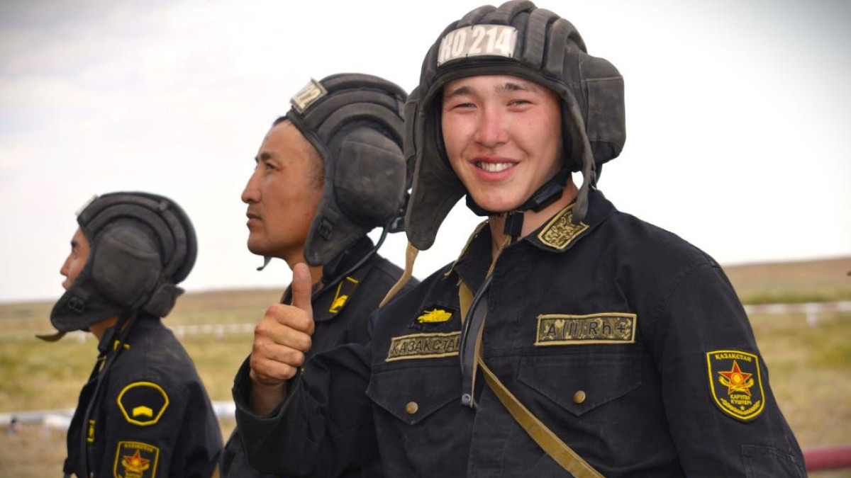 Мощь и мастерство: казахстанские танкисты отмечают свой профессиональный праздник