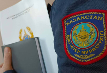 Пристававшего к девушке в автобусе мужчину задержали в области Абай