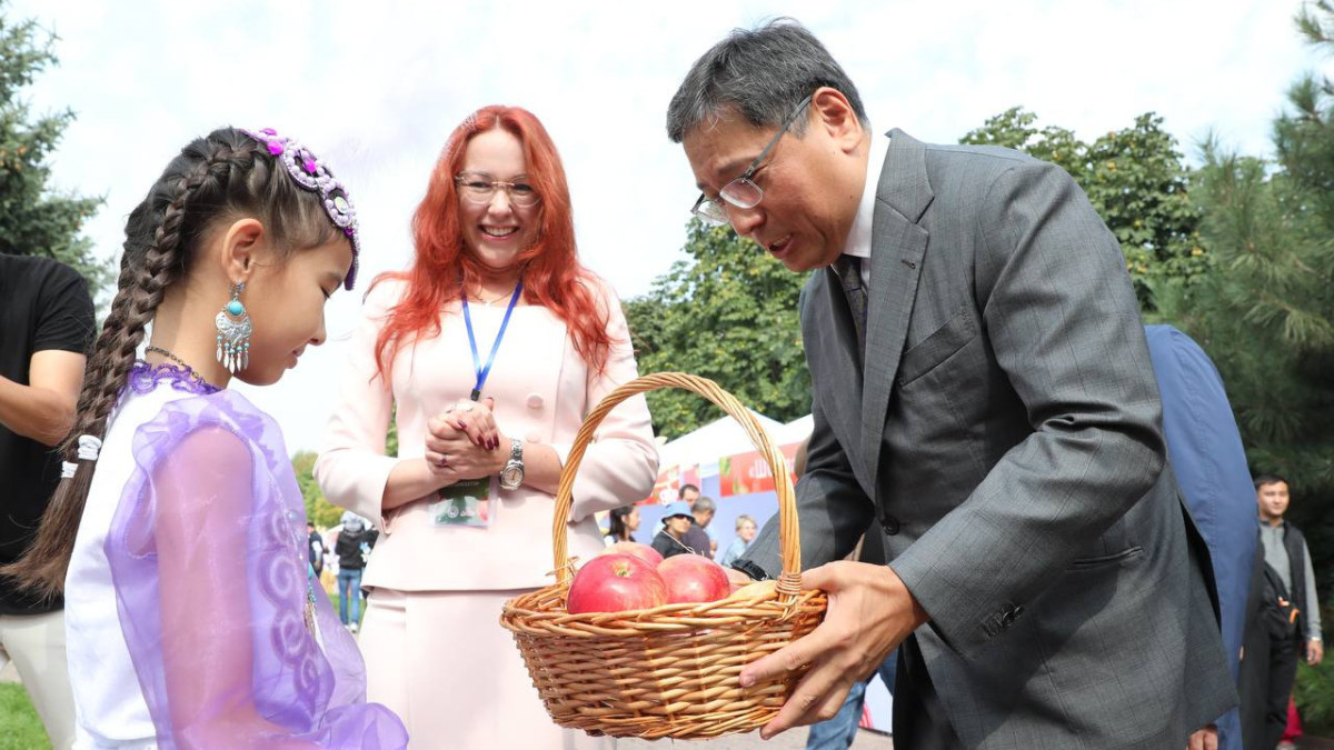 Ерболат Досаев поздравил жителей Алматы с Днём города