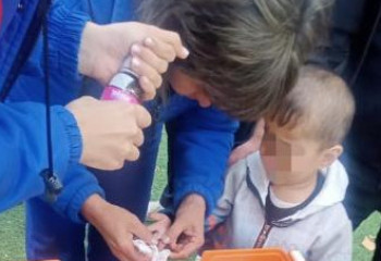 Палец ребёнка застрял в карусели в ВКО