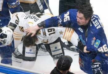 Нападающего 