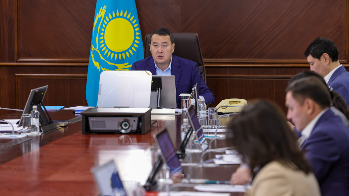 Kazakh PM criticizes state bodies and akimats for deficiencies in attracting investments