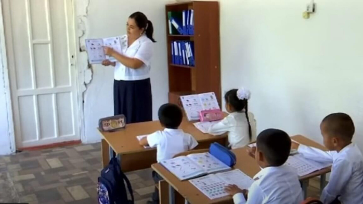 В помещении для фермеров 30 лет учатся школьники в Туркестанской области