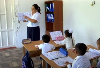 В помещении для фермеров 30 лет учатся школьники в Туркестанской области