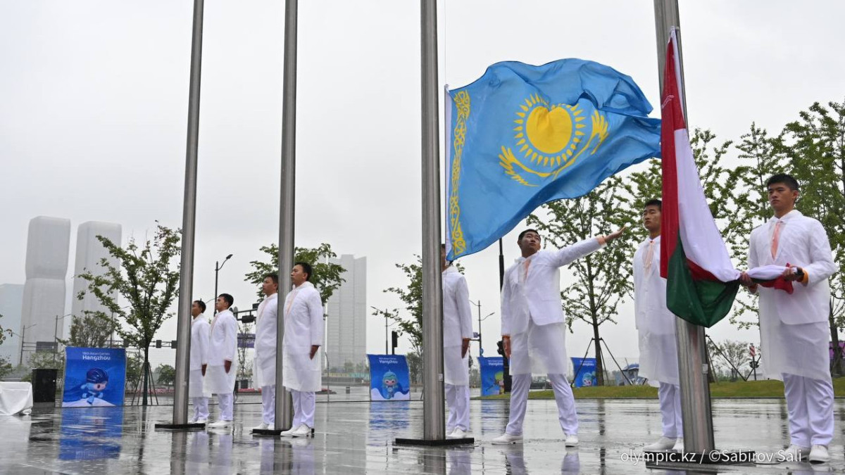 Азиада в Ханчжоу-2023: казахстанский флаг официально подняли в Олимпийской деревне