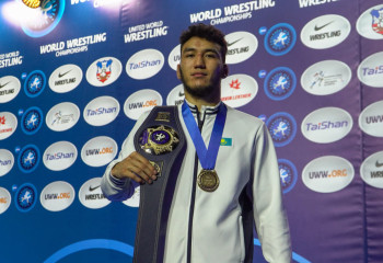 Кәсіпкерлер әлем чемпионы атанған Ризабек Айтмұханға көлік сыйлады