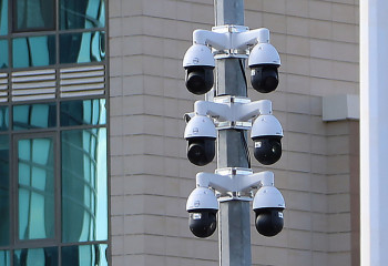 Плюющихся алматинцев засняла на видео полиция