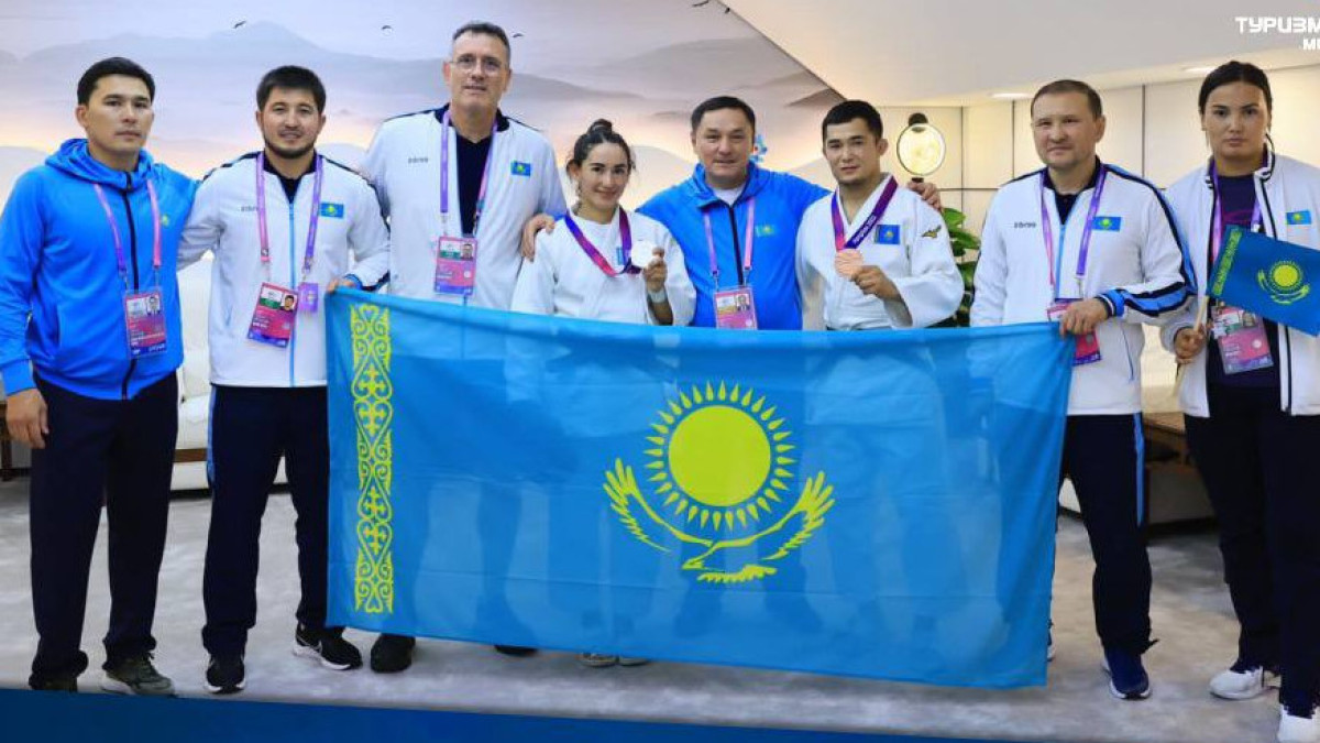Министр спорта Ермек Маржикпаев поздравил призеров Азиатских игр