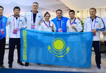 Министр спорта Ермек Маржикпаев поздравил призеров Азиатских игр