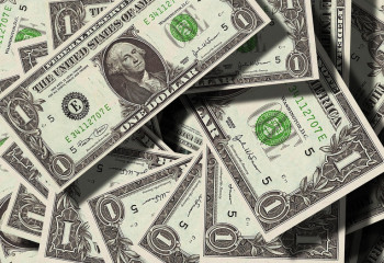 Маңғыстауда 50 АҚШ доллар жалған купюра сатқан адам ұсталды