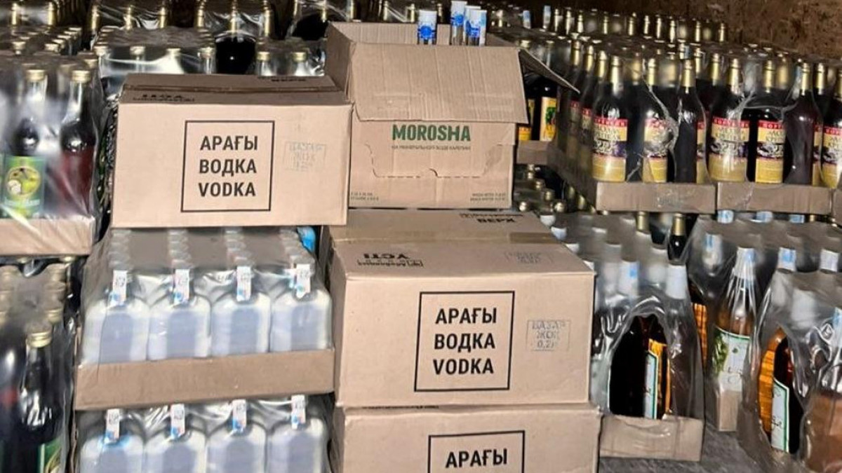 В Карагандинской области изъяли тысячи бутылок нелегального алкоголя