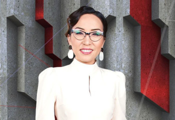 «Мені кәрі қыз деп атады». Дина Төлепберген қыздарға тұрмыс құруға қатысты ақылын айтты