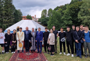 Словакияның тарихи орталығында қазақтың киіз үйі тігілді