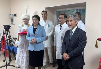 Столичному научному центру подарило медоборудование посольство Японии