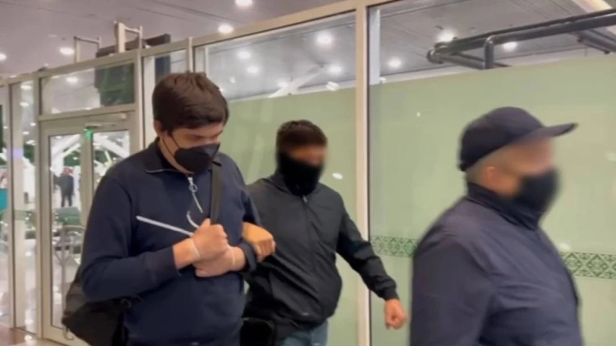 Осужденного мошенника экстрадировали в Казахстан из Украины