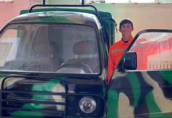 Микроавтобус на солнечной батарее собрал студент туркестанского колледжа