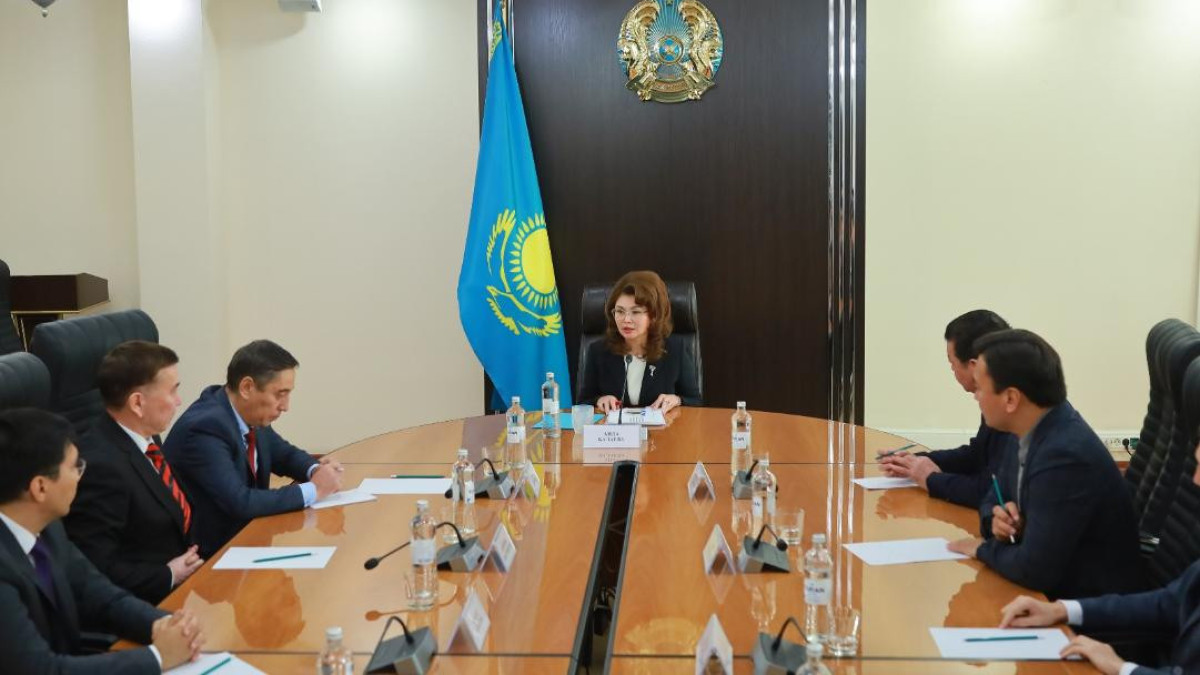 Аида Балаева встретилась с членами Национального курултая