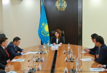 Аида Балаева встретилась с членами Национального курултая