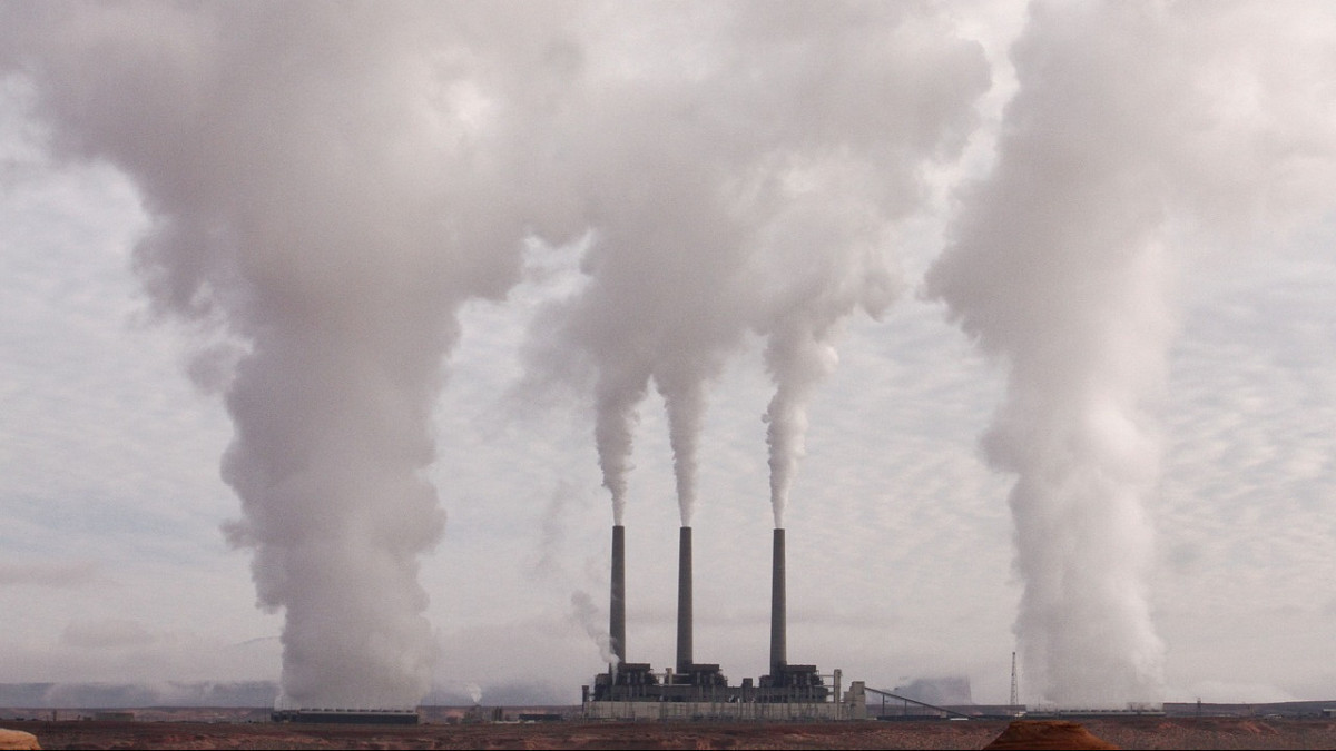 Загрязнение воздуха в Алматы: за полгода фактические выбросы предприятий на 6% превысили прошлогодние показатели