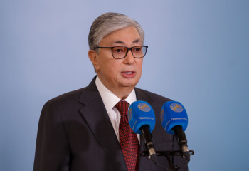 Глава государства поздравил участников фестиваля в честь 100-летия Бикен Римовой